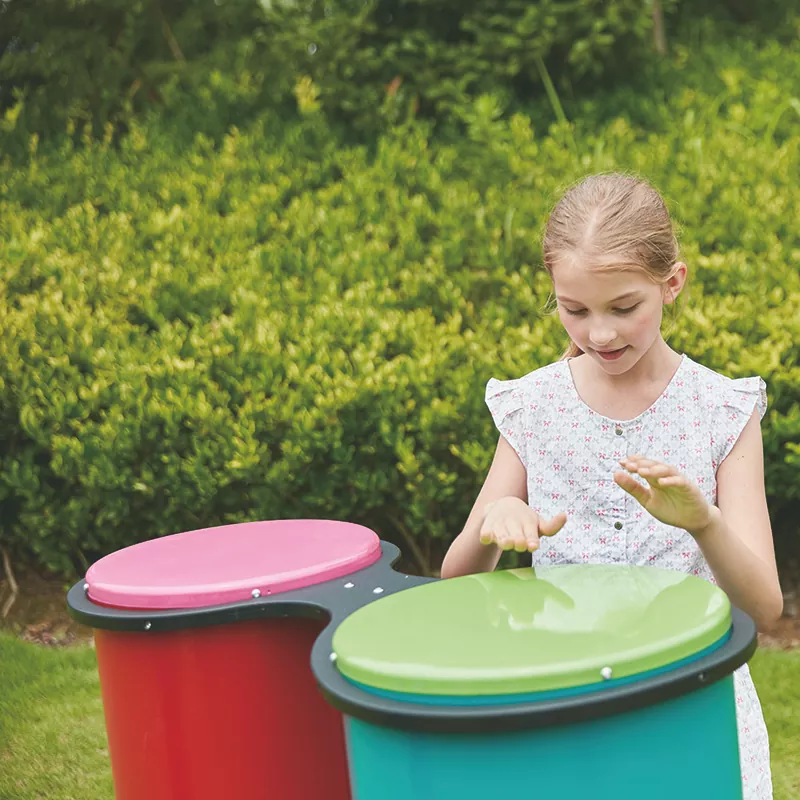 Deux congas en plein air